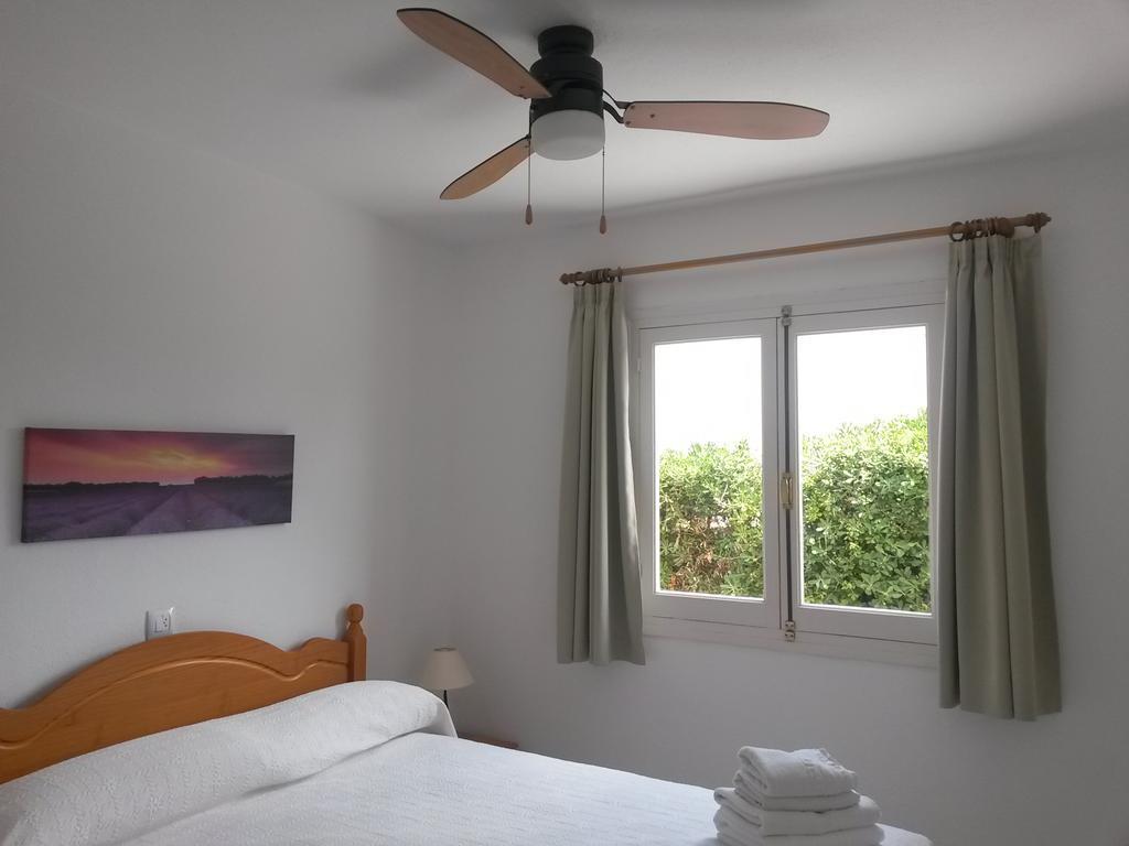 Apartamentos Ses Anneres Cala'N Blanes  Rum bild